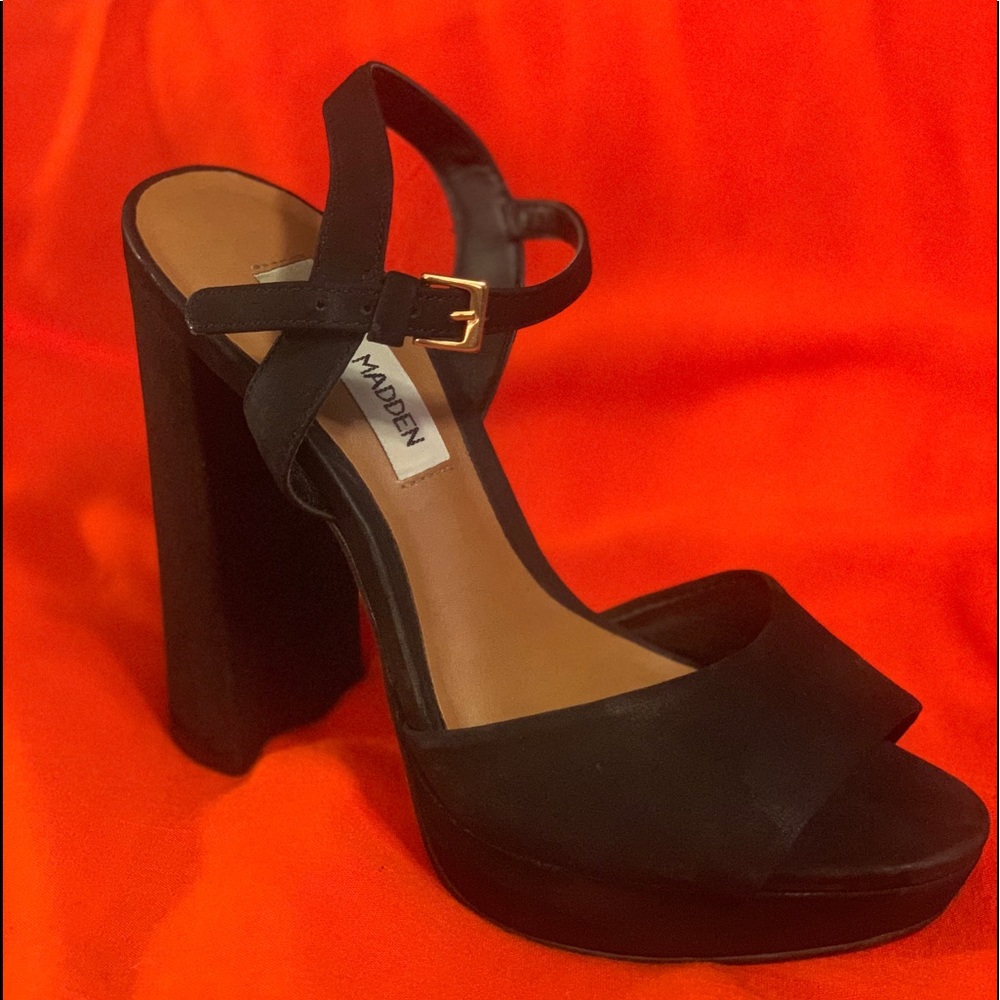 STEVE MADDEN CARRSON Suede High Heel Black